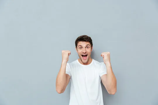 云彩彩票 App 背景