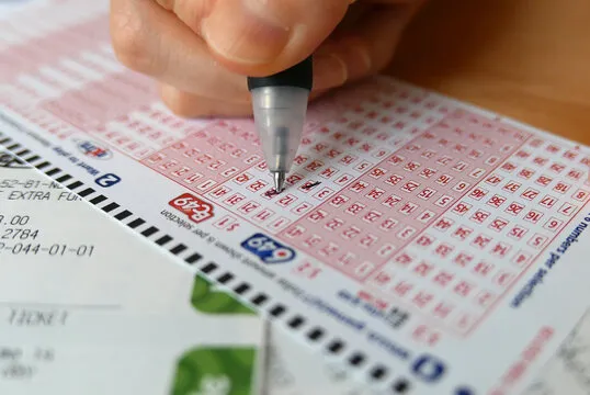 云彩彩票 App 界面展示